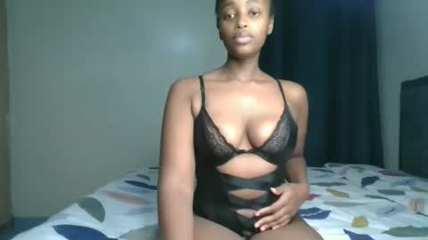 Snapshot of kittypettite chatting on May 23, 5:39 pm Kittypettite online show from May 23, 5:39 pm