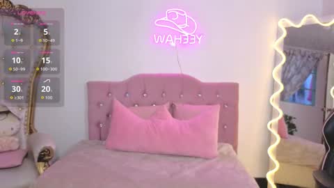 Snapshot of kittystar_tay chatting on October 15, 11:43 am Kitty online show from October 15, 11:43 am