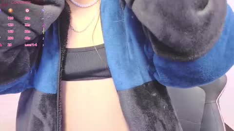 Snapshot of kittystar_tay chatting on November 8, 11:54 am Kitty online show from November 8, 11:54 am