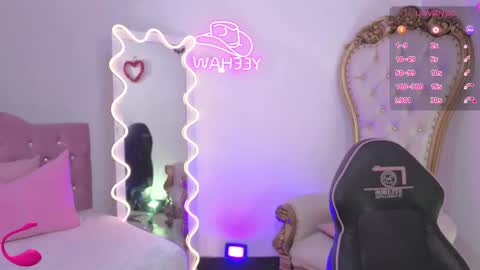 Snapshot of kittystar_tay chatting on November 23, 11:54 am Kitty online show from November 23, 11:54 am