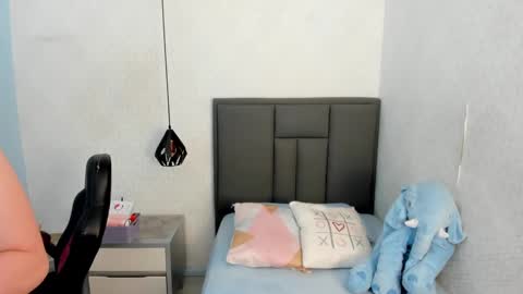  K I T T  Y  online show from February 12, 7:35 pm