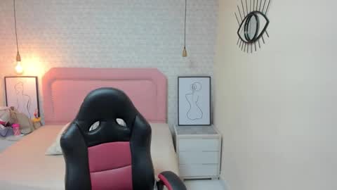  K I T T  Y  online show from October 3, 11:40 am