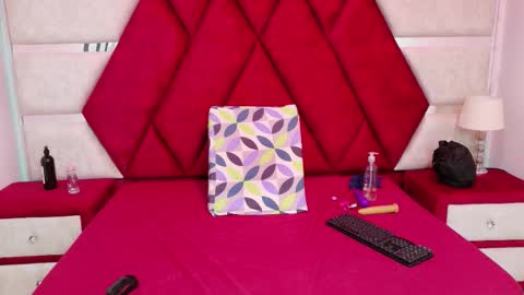 Snapshot of kity_spiderr chatting on October 2, 1:18 pm Luisa y Jairo online show from October 2, 1:18 pm