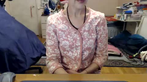 Snapshot of kiuminberry chatting on March 4, 1:38 pm KiuminBerry online show from March 4, 1:38 pm