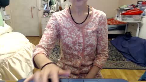 Snapshot of kiuminberry chatting on October 20, 10:38 am KiuminBerry online show from October 20, 10:38 am