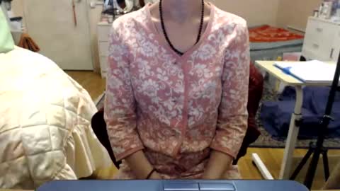 Snapshot of kiuminberry chatting on November 1, 12:18 pm KiuminBerry online show from November 1, 12:18 pm