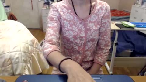 Snapshot of kiuminberry chatting on November 2, 9:00 am KiuminBerry online show from November 2, 9:00 am