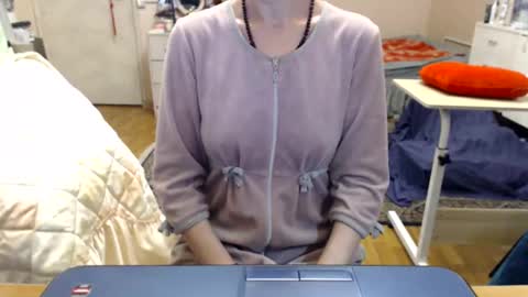 Snapshot of kiuminberry chatting on November 8, 11:32 am KiuminBerry online show from November 8, 11:32 am