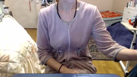 Snapshot of kiuminberry chatting on November 9, 10:24 am KiuminBerry online show from November 9, 10:24 am