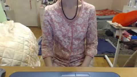 Snapshot of kiuminberry chatting on December 3, 2:37 pm KiuminBerry online show from December 3, 2:37 pm