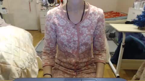 Snapshot of kiuminberry chatting on December 14, 5:18 pm KiuminBerry online show from December 14, 5:18 pm