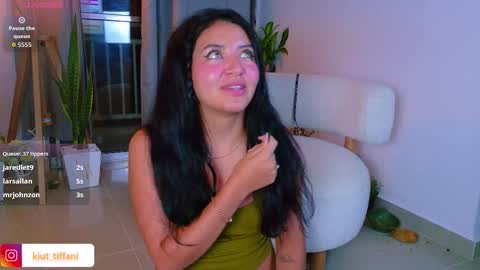 Snapshot of kiut_tiffanii chatting on September 19, 12:23 am Tiffanii online show from September 19, 12:23 am