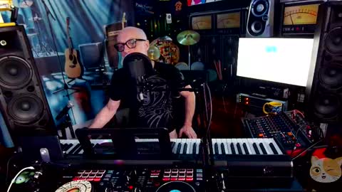 kiveuxmakeu online show from March 5, 4:47 pm