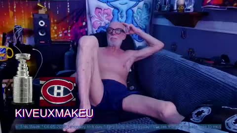 Snapshot of kiveuxmakeu chatting on May 5, 4:53 am kiveuxmakeu online show from May 5, 4:53 am