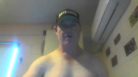 kiwiguy19773 online show from December 3, 6:37 am
