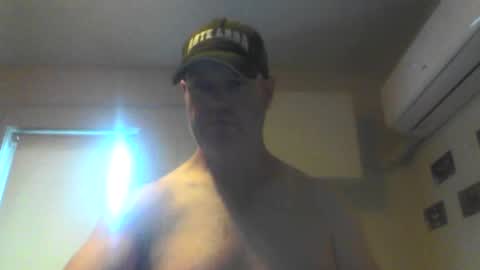kiwiguy19773 online show from December 22, 3:33 am