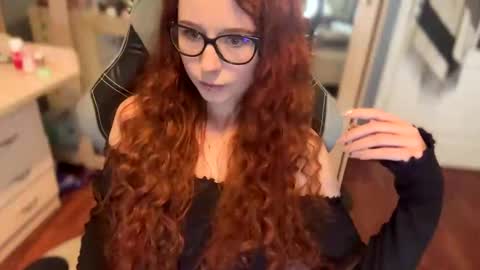 Snapshot of klementinagirl chatting on February 1, 8:37 pm Klementinafanslyklementina6661 online show from February 1, 8:37 pm