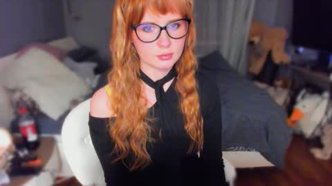 Snapshot of klementinagirl chatting on December 14, 8:35 pm Klementinafanslyklementina6661 online show from December 14, 8:35 pm