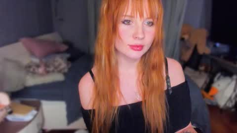 Snapshot of klementinagirl chatting on December 17, 8:15 pm Klementinafanslyklementina6661 online show from December 17, 8:15 pm