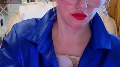 Snapshot of klitores chatting on February 6, 10:59 am ALYONA online show from February 6, 10:59 am
