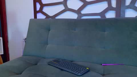 kloe_bella online show from December 4, 2:04 pm