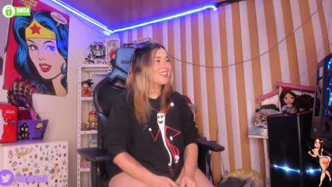 Snapshot of kloelamaravilla18 chatting on December 5, 2:20 am kloelamaravilla18 online show from December 5, 2:20 am