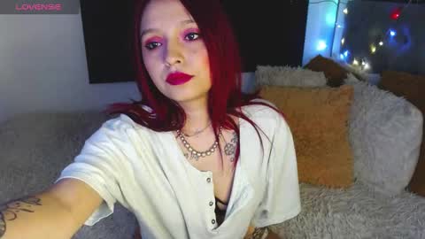 Snapshot of kmila_carson chatting on December 14, 7:07 am kmila online show from December 14, 7:07 am