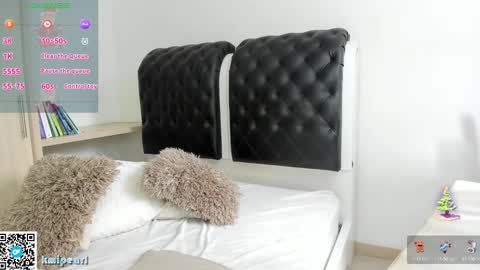 Snapshot of kmipearl chatting on December 19, 9:17 pm Camila Reyes online show from December 19, 9:17 pm