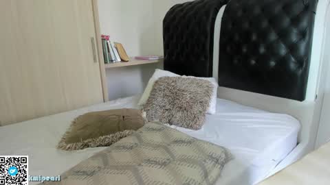 Snapshot of kmipearl chatting on February 6, 1:43 pm Camila Reyes online show from February 6, 1:43 pm