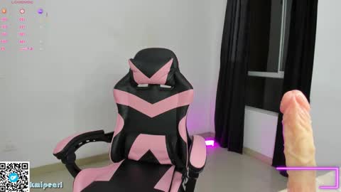 Snapshot of kmipearl chatting on October 16, 10:16 am Camila Reyes online show from October 16, 10:16 am