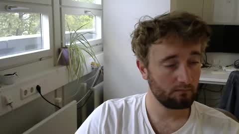 Snapshot of knisley chatting on October 16, 10:38 am Knisley online show from October 16, 10:38 am