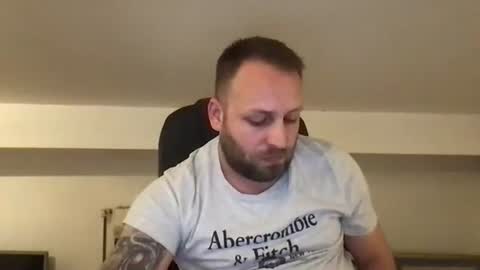 Snapshot of kobasic chatting on November 6, 11:37 pm hugo online show from November 6, 11:37 pm