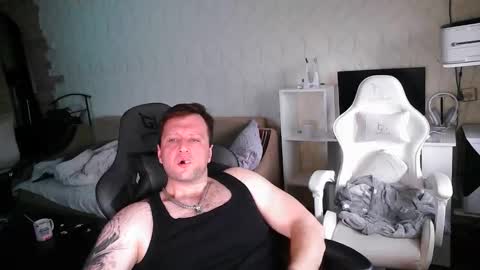 kola4ik72305 online show from December 3, 6:21 am