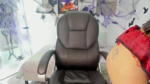 Snapshot of koraline_333 chatting on October 31, 9:05 pm Koraline online show from October 31, 9:05 pm