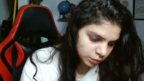 Snapshot of koranikky08 chatting on December 13, 12:53 am Karoll online show from December 13, 12:53 am