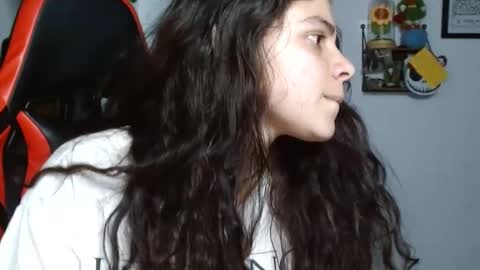 Snapshot of koranikky08 chatting on December 13, 4:00 am Karoll online show from December 13, 4:00 am