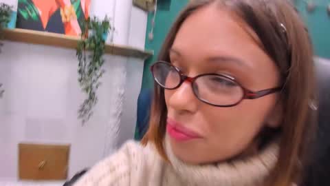 kossie_ online show from December 8, 2:30 pm