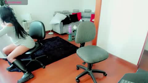 kourtney_15 online show from January 18, 10:35 pm