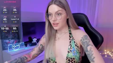 Jess online show from October 4, 4:49 pm