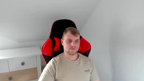 Snapshot of kozik1992 chatting on February 4, 2:21 pm Bartek online show from February 4, 2:21 pm