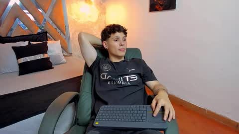 Snapshot of kraven_lust chatting on October 31, 3:18 am Kraven online show from October 31, 3:18 am