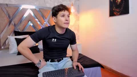 Snapshot of kraven_lust chatting on November 19, 3:06 am Kraven online show from November 19, 3:06 am