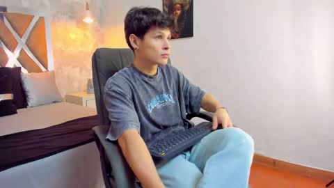 Snapshot of kraven_lust chatting on December 3, 3:03 am Kraven online show from December 3, 3:03 am