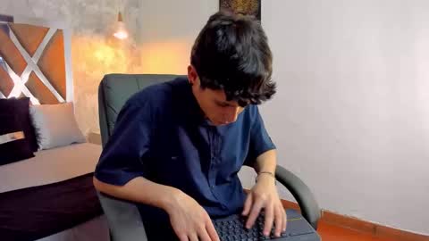 Snapshot of kraven_lust chatting on December 4, 3:05 am Kraven online show from December 4, 3:05 am