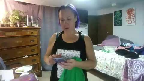 kreamyk420 online show from November 10, 6:23 am