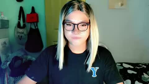 krezikeed online show from April 15, 1:01 am