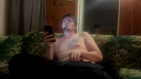 Snapshot of krimsoncircuit chatting on November 10, 4:44 am krimsoncircuit online show from November 10, 4:44 am