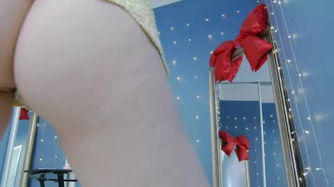 kriskras__ online show from April 21, 5:25 am