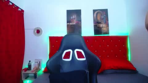 kriss_sweetboobs online show from February 4, 12:00 pm