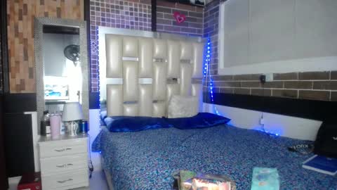 kriss_sweetboobs online show from February 28, 11:36 am